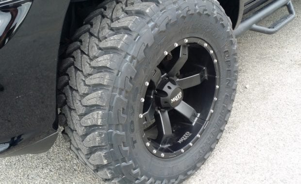 20x10 Moto Metal Wheels and 37x13,50R20LT TOYO Open Country Tires
