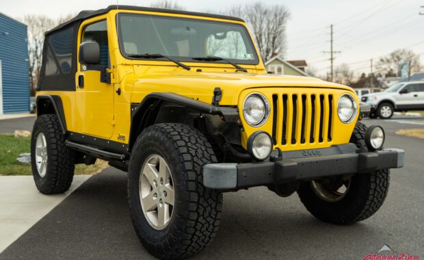 2006 Jeep Wrangler Unlimited in Solar Yellow passenger side front flare