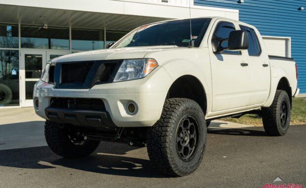 2021 Nissan Frontier SV White with 6