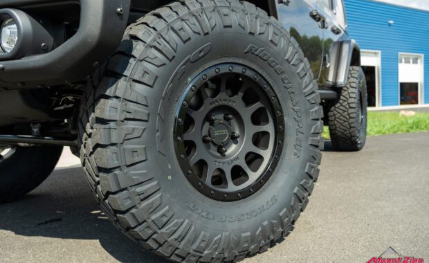 2022 Jeep Wrangler Unlimited Rubicon in Granite Crystal with Method 305 and Nitto Ridge Grappler 37x12.50R17 wheel and tire closeup