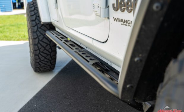 White 2022 jeep wrangler unlimited rubicon 392 passenger side step