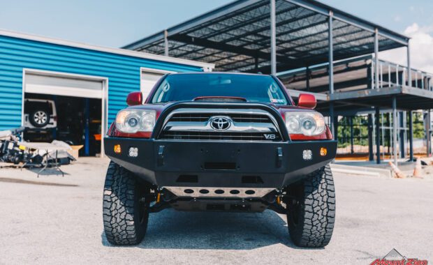 07 Toyota 4Runner with Old Man Emu Suspension Lift front grille view