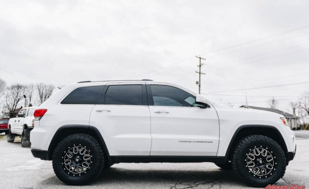 White 15 Jeep grand cherokee Rough country 2.5
