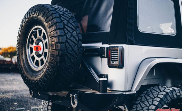 5th wheel tire carrier on silver jeep soft top