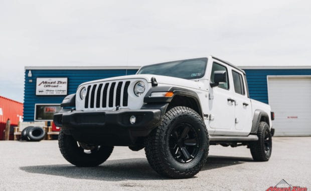White 2020 Jeep Gladiator with Rough Country .75