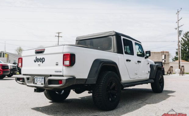 White 2020 Jeep Gladiator with Rough Country .75